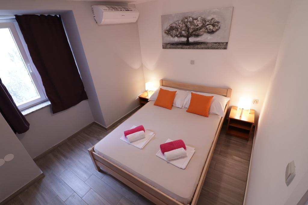 Apartments In City Center Ventus Novalja Quarto foto
